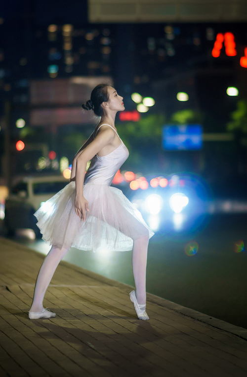 英超战局激烈,精彩反击和战术调整成为亮点,英超打法