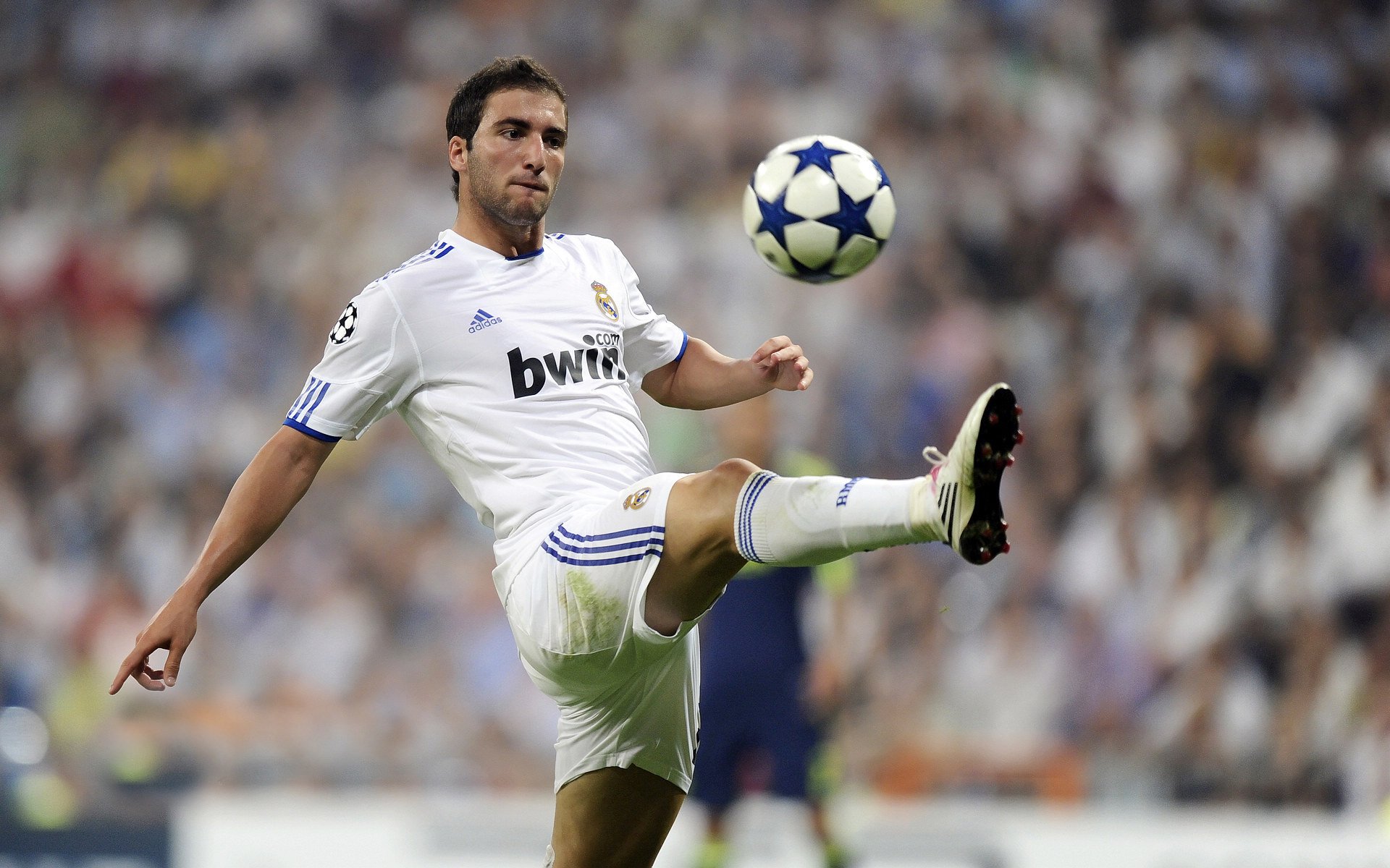 开云体育登入口-法甲球队通过AI分析优化前场压迫式战术执行力，前场压迫原则